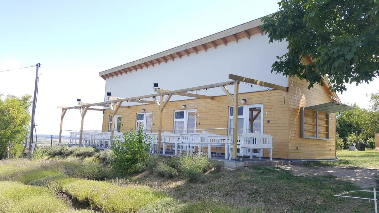 Levendulaszat Simontornya Exteriör bild